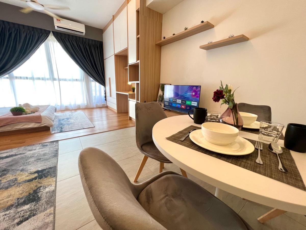 Free Parking # 2 Bed Family Bellsuite - Sepang Klia Kota Warisan Dış mekan fotoğraf